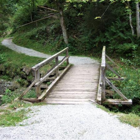 Eine von drei Brückenübergängen entlang des Weges